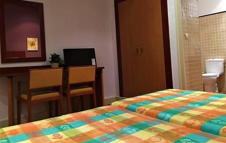 Hotel La Fonda Dels Pirineus Maçanet de Cabrenys Kültér fotó