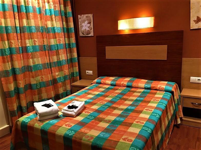 Hotel La Fonda Dels Pirineus Maçanet de Cabrenys Kültér fotó