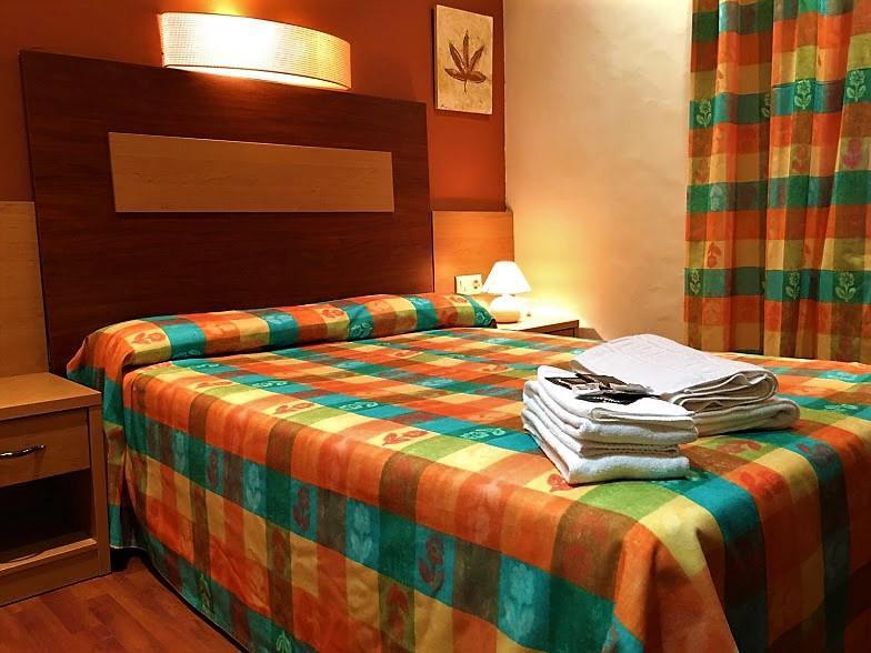 Hotel La Fonda Dels Pirineus Maçanet de Cabrenys Kültér fotó