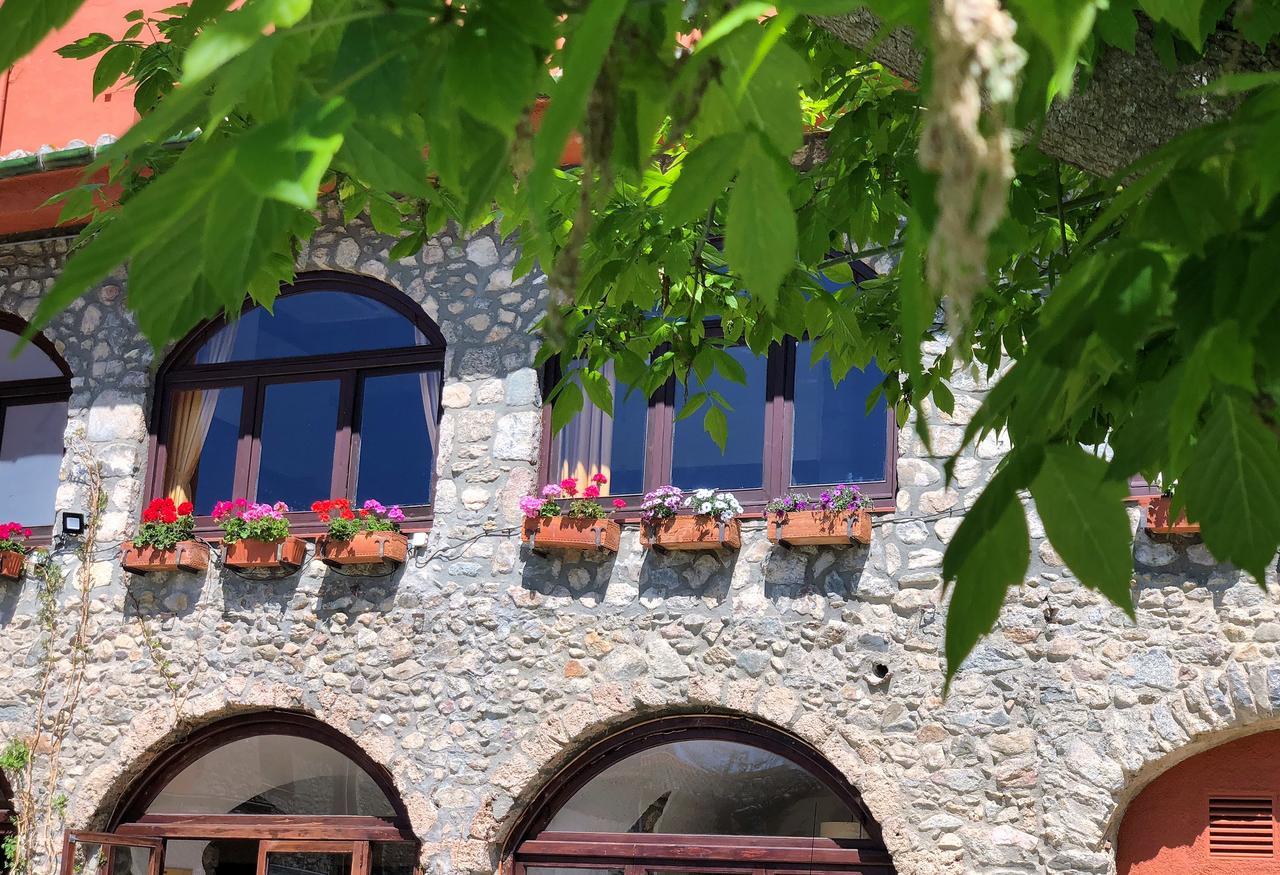 Hotel La Fonda Dels Pirineus Maçanet de Cabrenys Kültér fotó